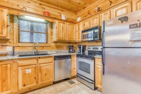 The Great Escape - Min From Parkway With Hot Tub Villa Gatlinburg Exterior photo